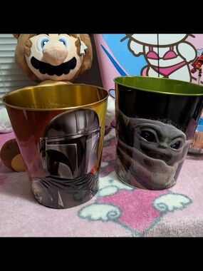 The Mandalorian & Grogu Metal Tins - Gold & Black/Green
